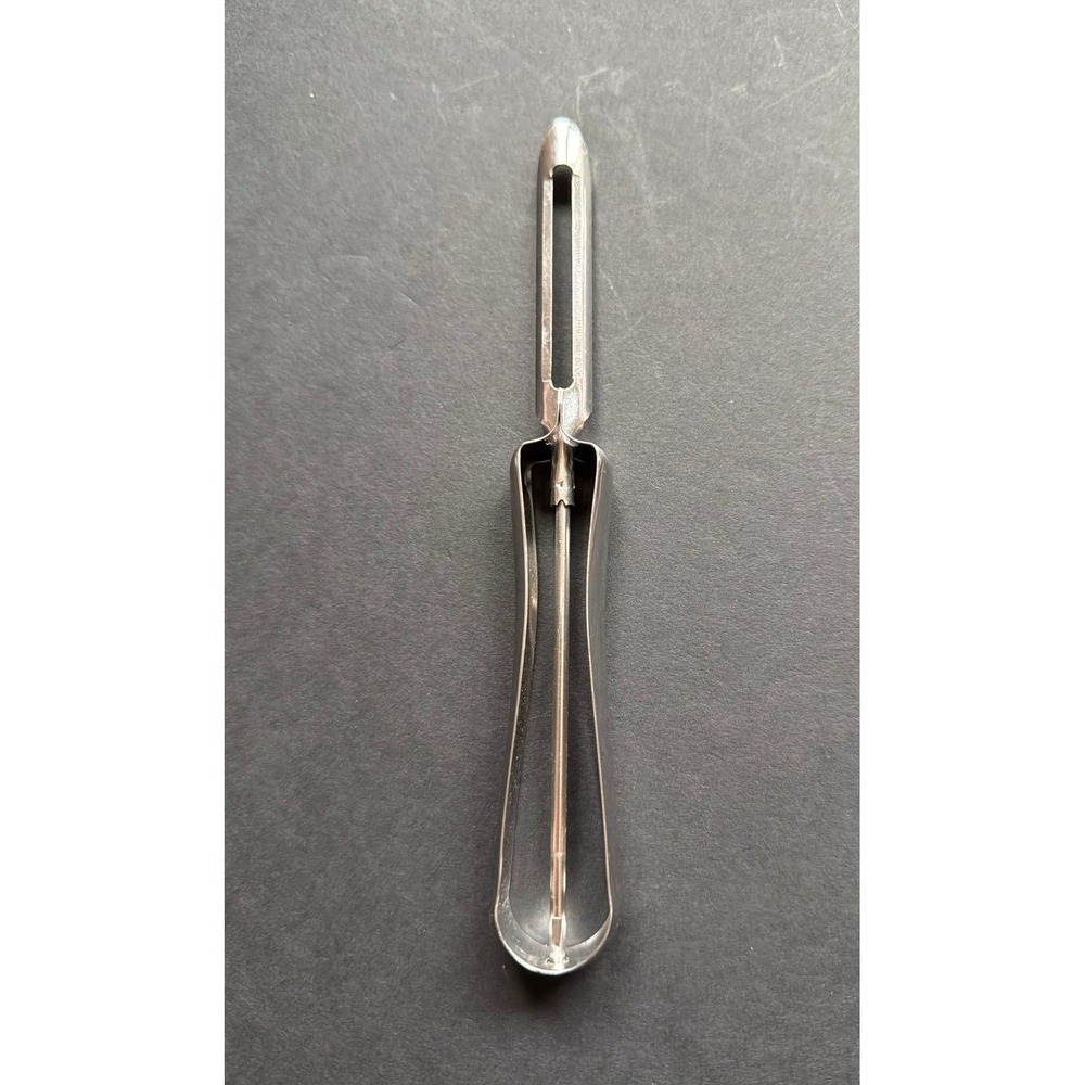 The Pampered Chef Stainless Steel Swivel Vegetable Peeler Silver Made in USA